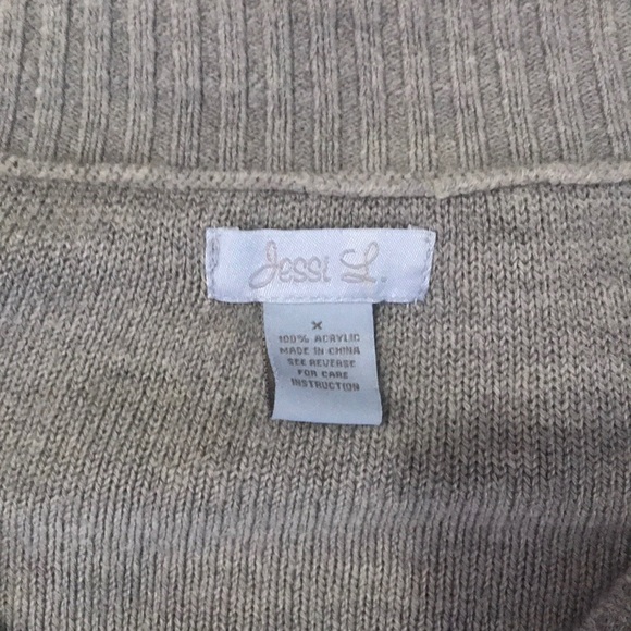 Jesse L. Light Gray V-Neck Sweater - Picture 4 of 4